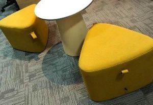 Taburete auxiliar lounge triangular